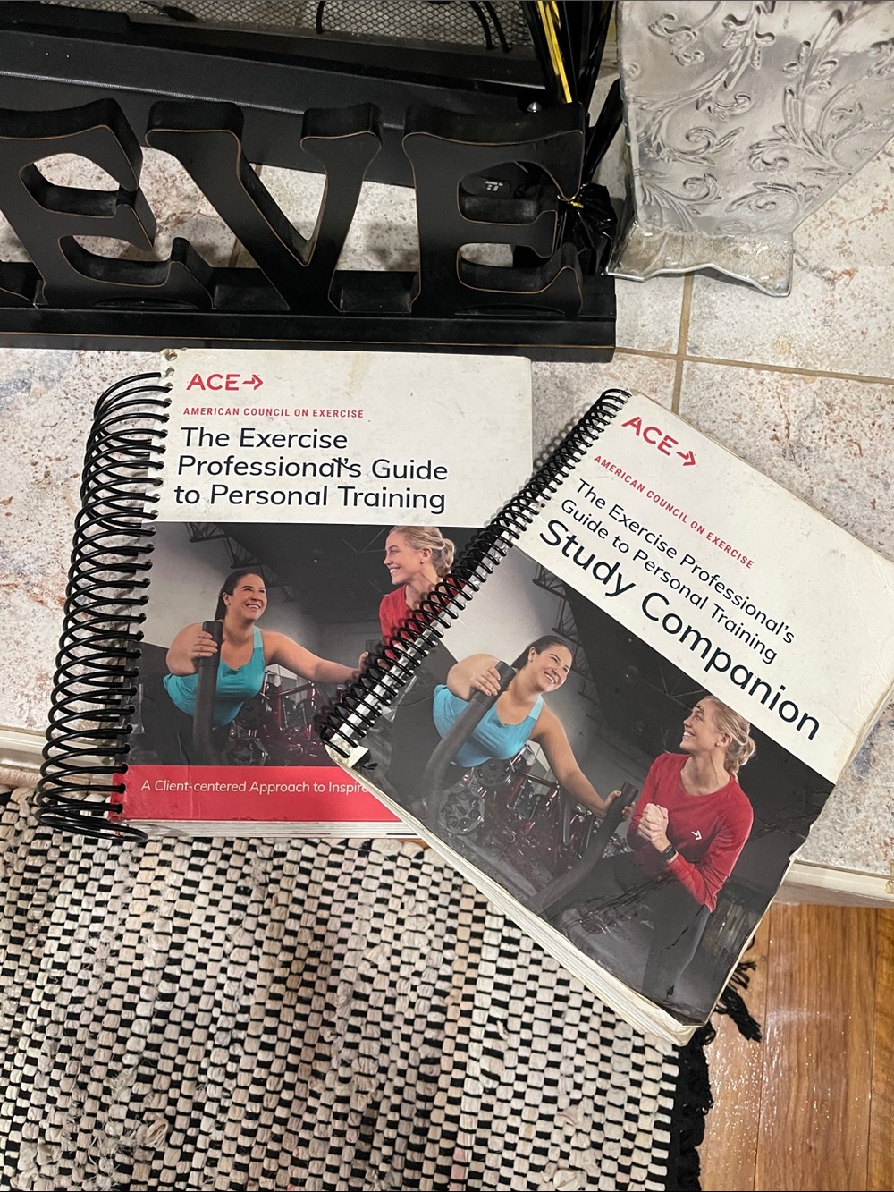 The Exercise Professional's Guide to Personal Training - White/Red Cover